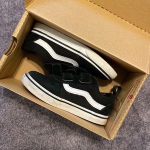 Black toddler classic vans size 8 GUC
